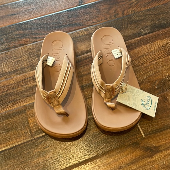 chaco flip flops near me